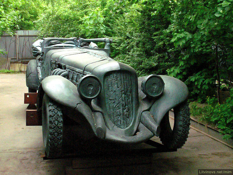  Скульптура Рукавишникова: автомобиль 